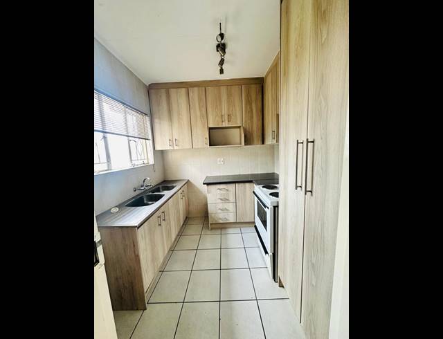 5 BEDROOM HOUSE FOR SALE IN BRACKENHURST